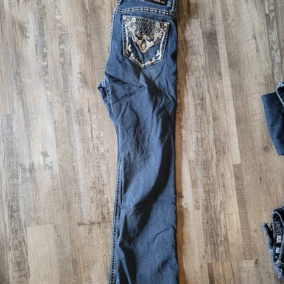 Grace in LA Jeans - Picture 2 of 2